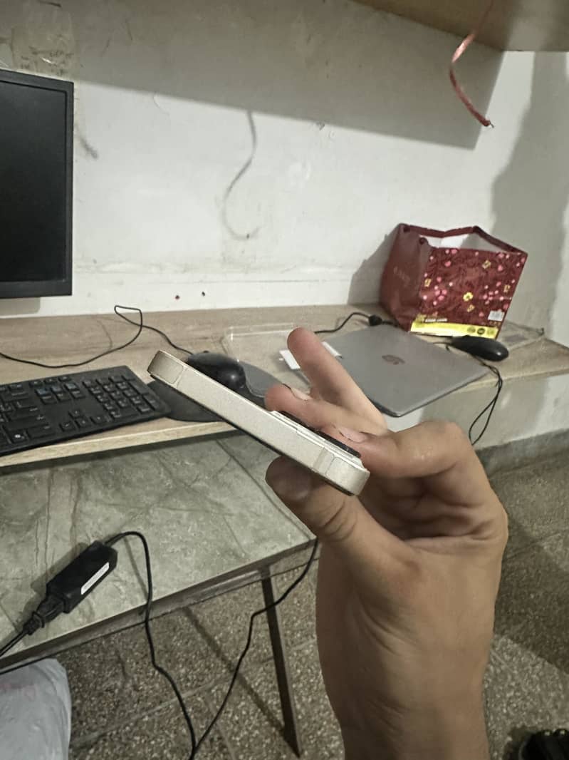Apple iPhone 13 5