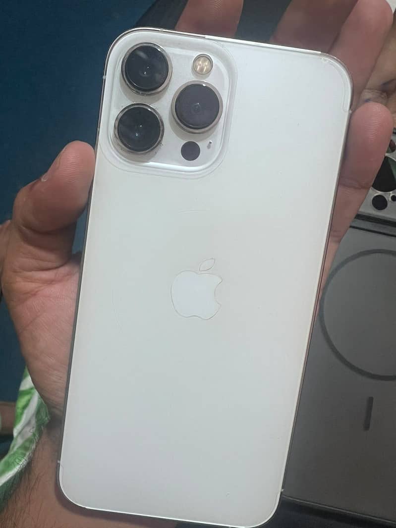 Apple iPhone 13 Pro Max 4