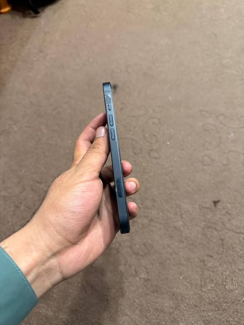Apple iPhone 13 1