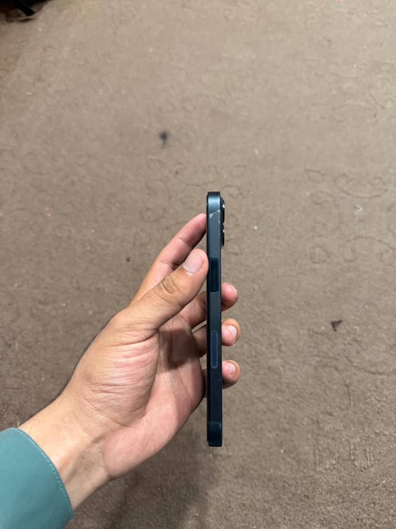 Apple iPhone 13 2