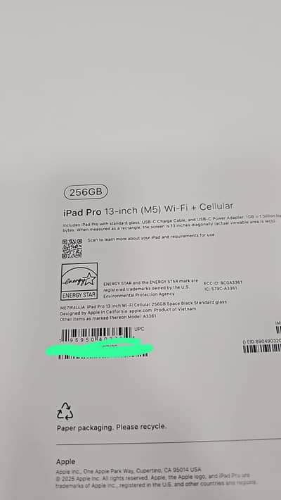 apple ipad 13" 256 M5 box packed non active