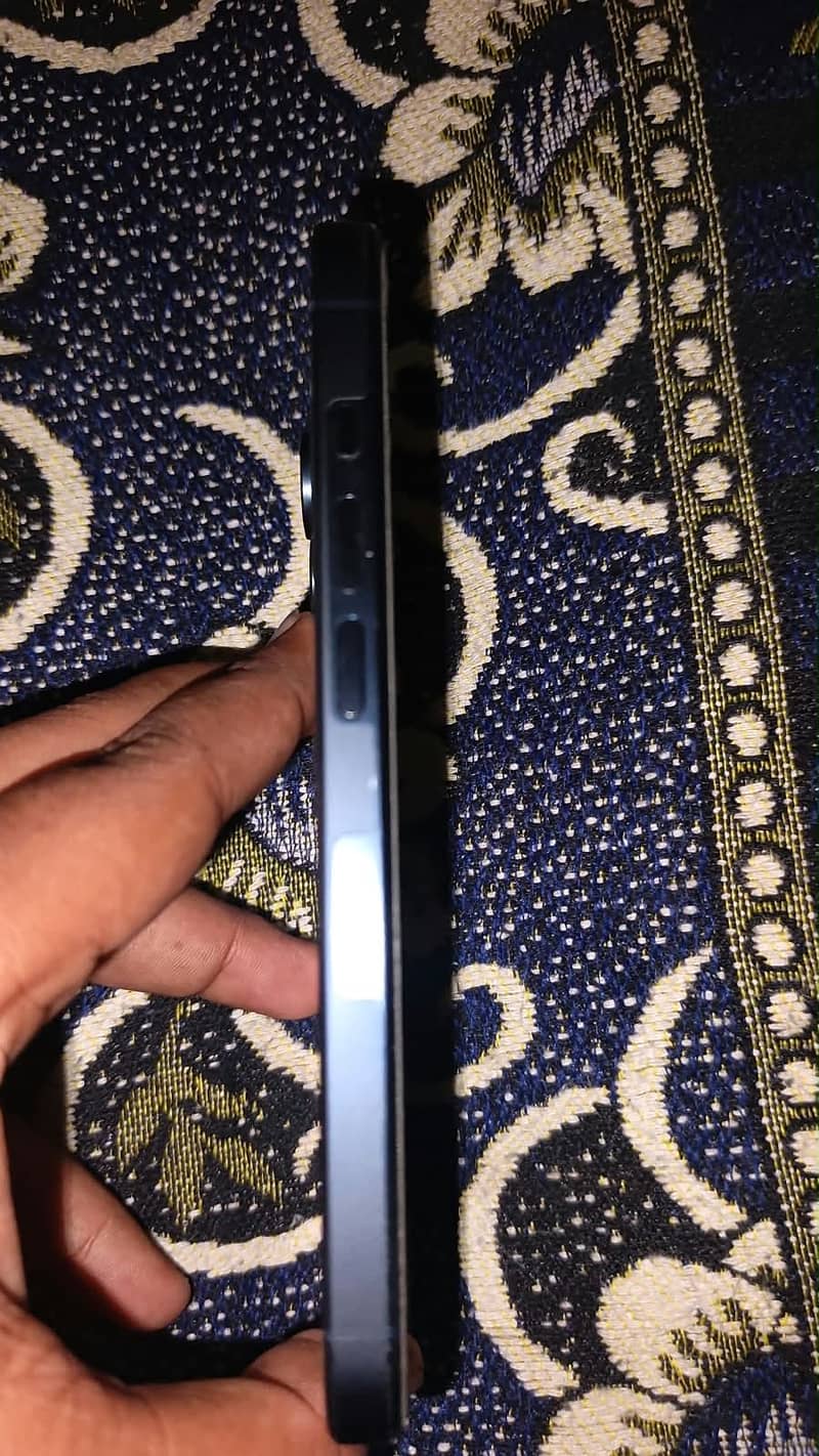 Apple iPhone 15 Pro 2