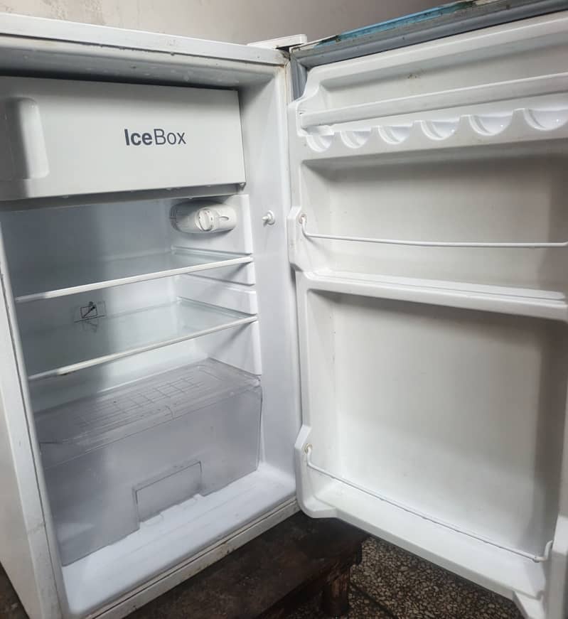 Dawlance Mini Fridge 0