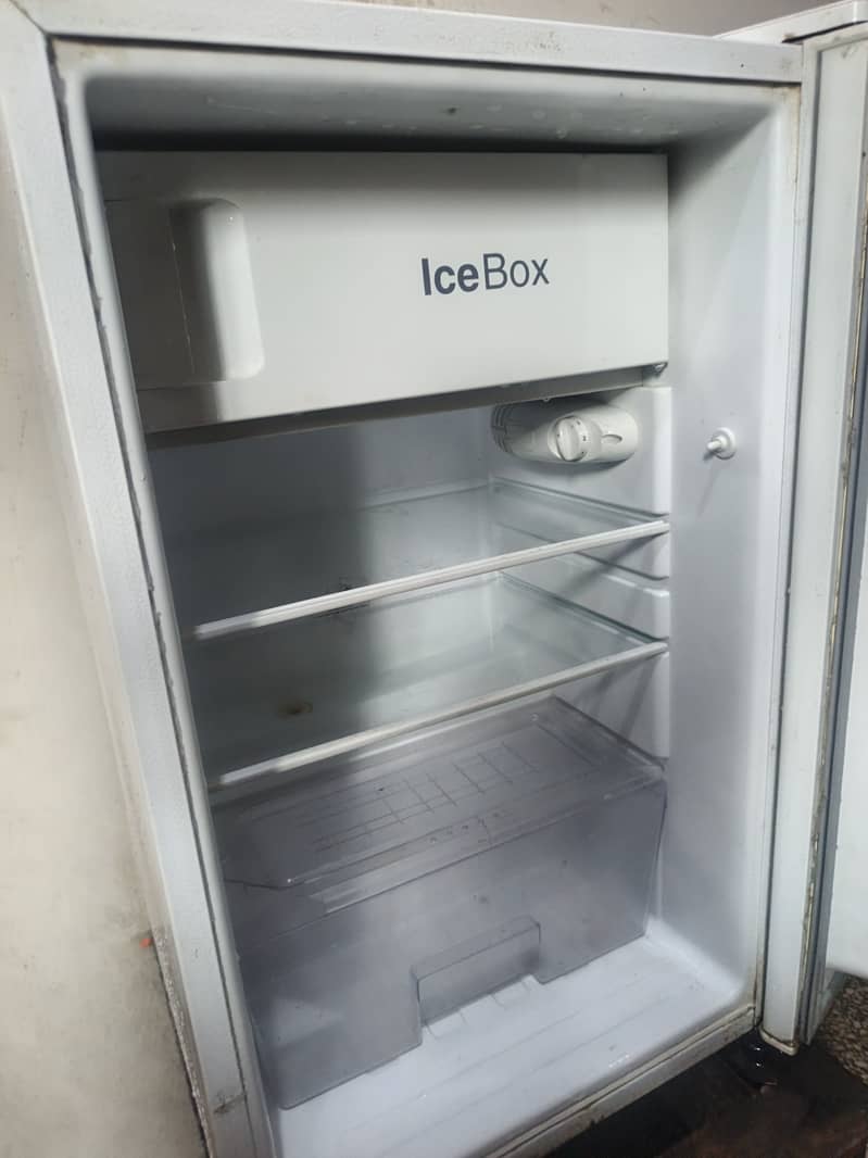 Dawlance Mini Fridge 1