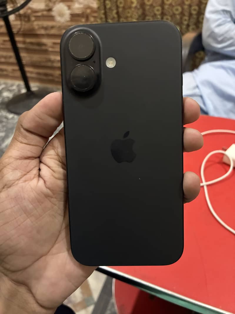 Apple iPhone 16 0