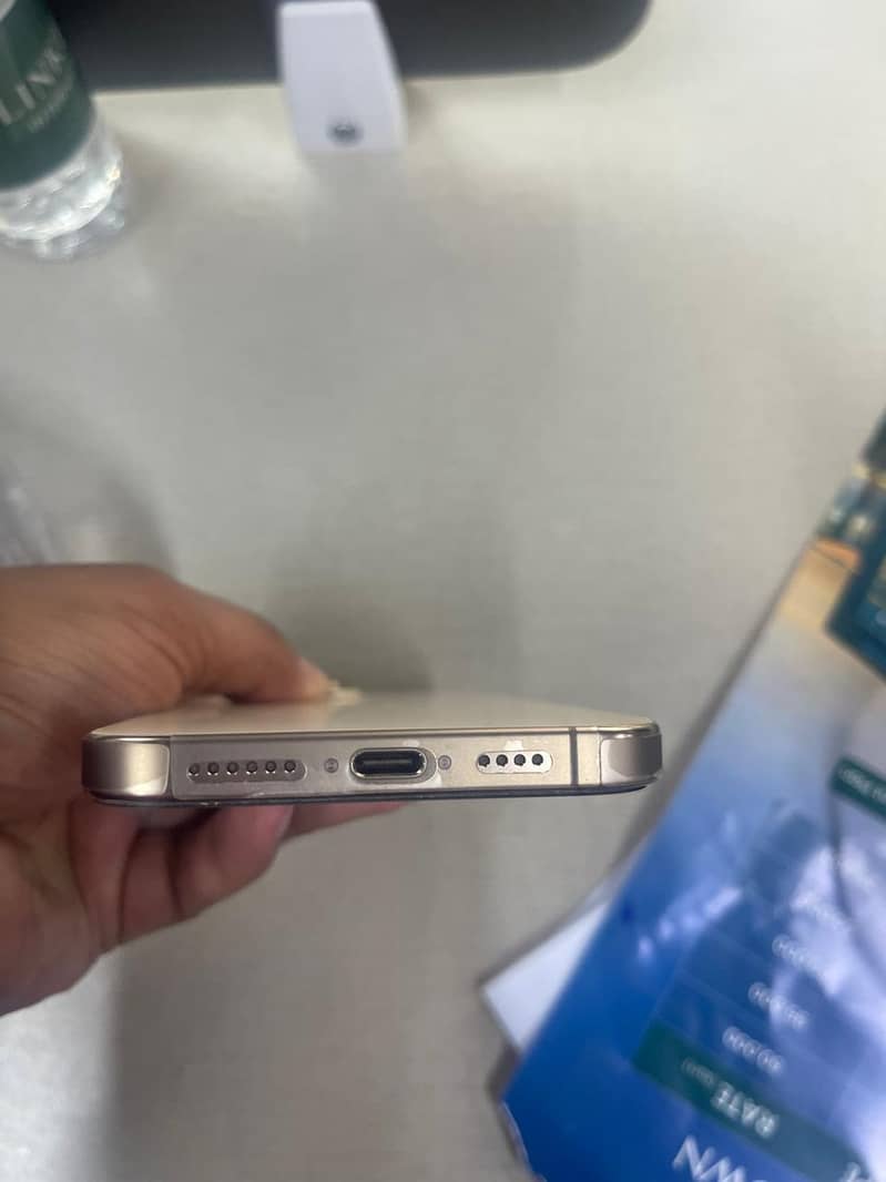 Apple iPhone 16 Pro Max 2