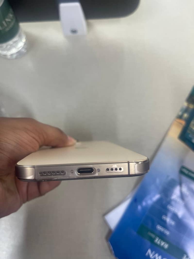 Apple iPhone 16 Pro Max 3