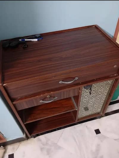 Computer table