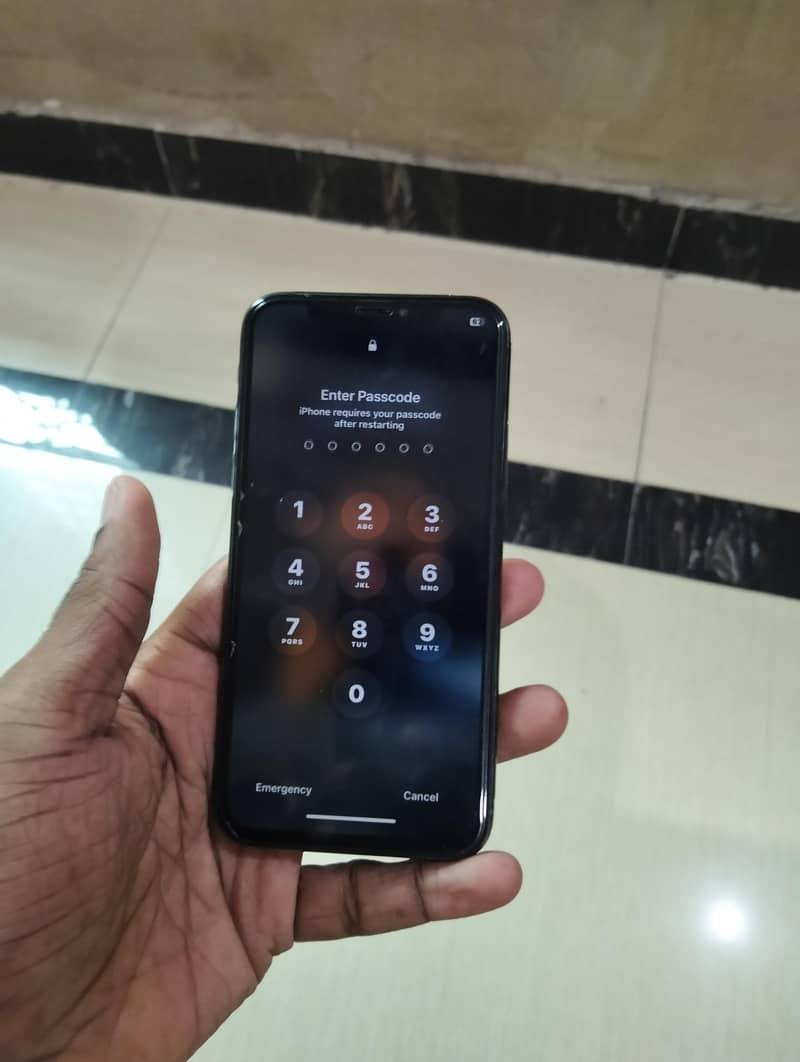 Apple iPhone X 0