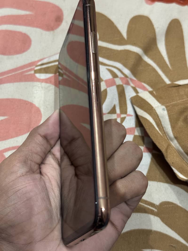 Apple iPhone 11 Pro Max 2