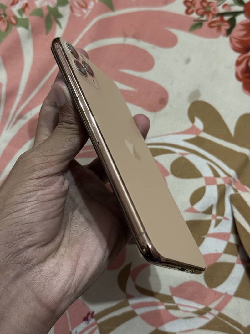 Apple iPhone 11 Pro Max 3
