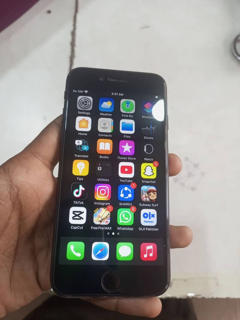 Apple iPhone 7 0