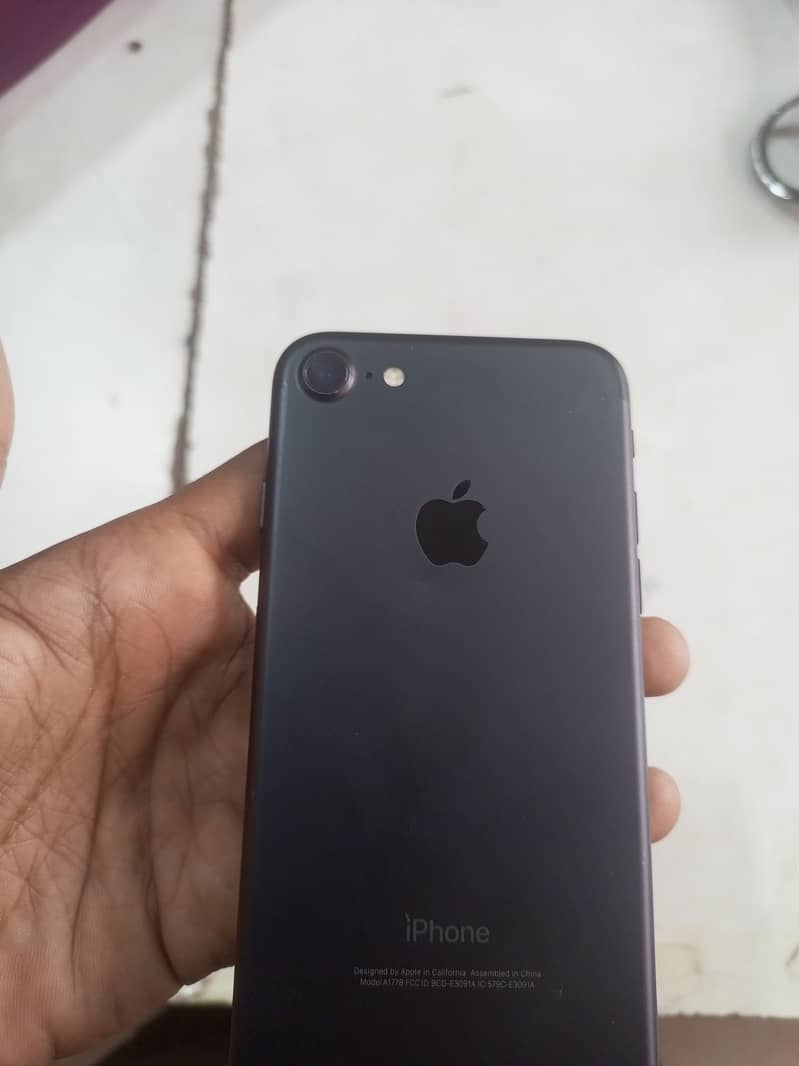 Apple iPhone 7 1