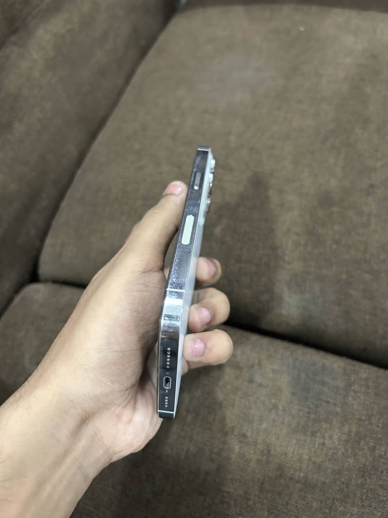 Apple iPhone 14 Pro Max 4