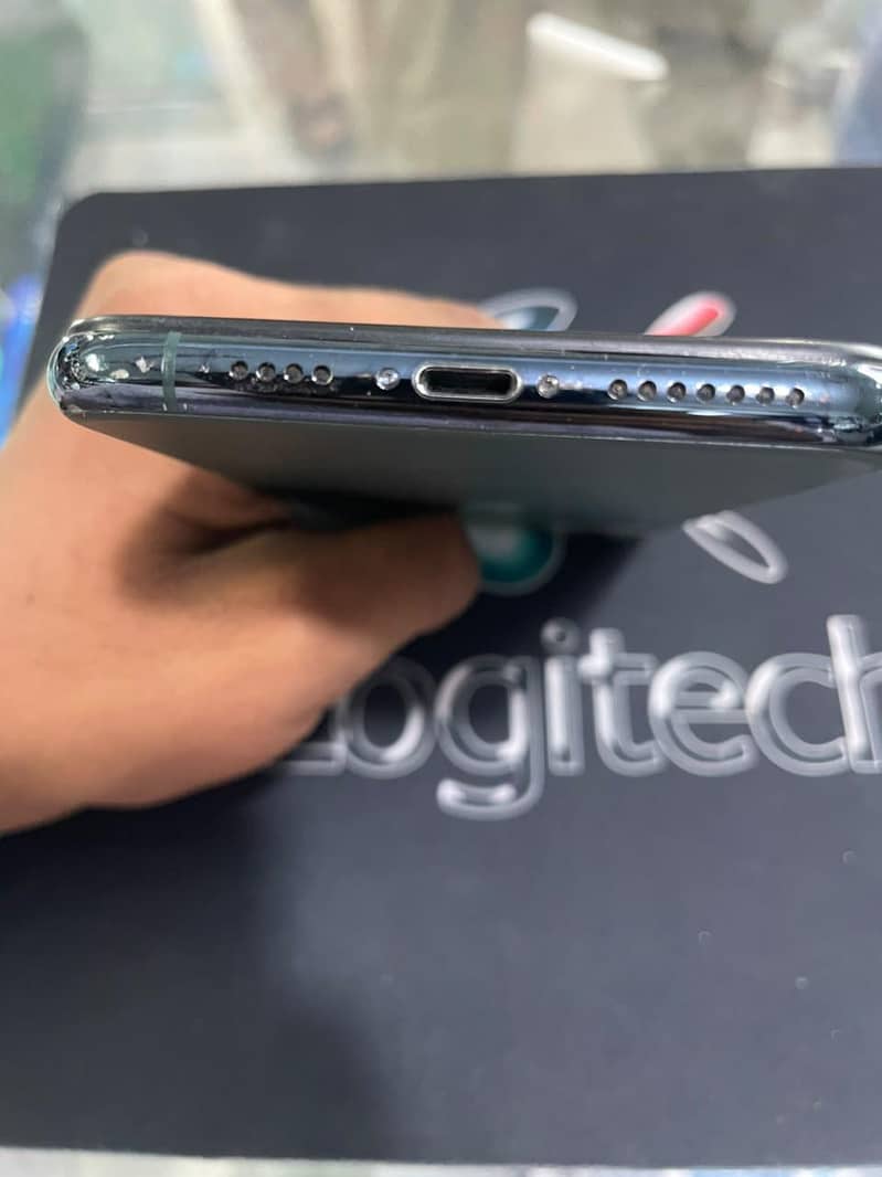 Apple iPhone 11 Pro Max 0
