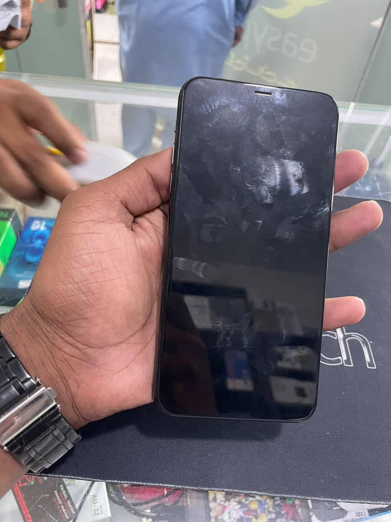 Apple iPhone 11 Pro Max 2