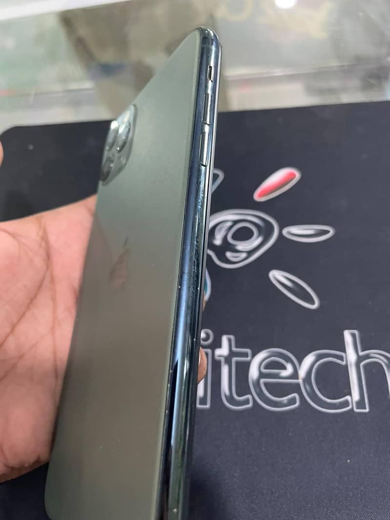 Apple iPhone 11 Pro Max 4