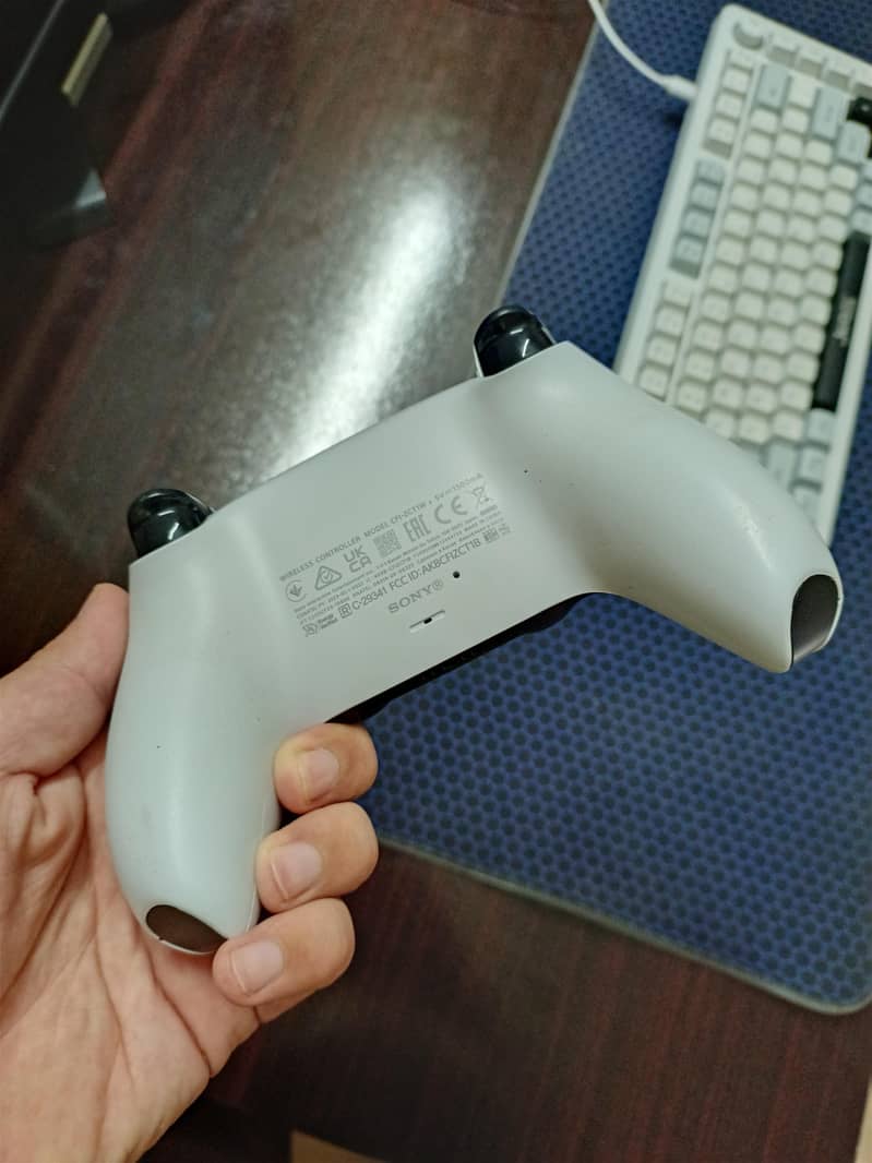 PS5 Dualsense controller 1