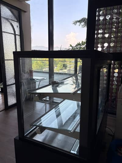 Glass Display Showcase Cabinet – Excellent Condition
