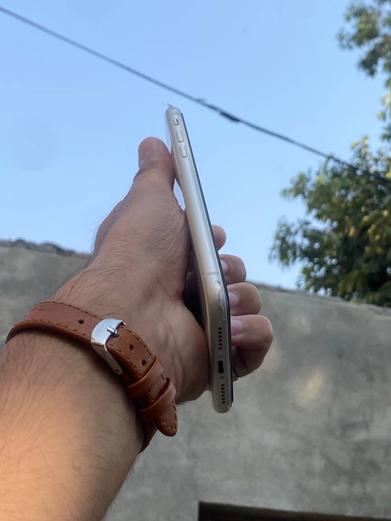 Apple iPhone 11 4