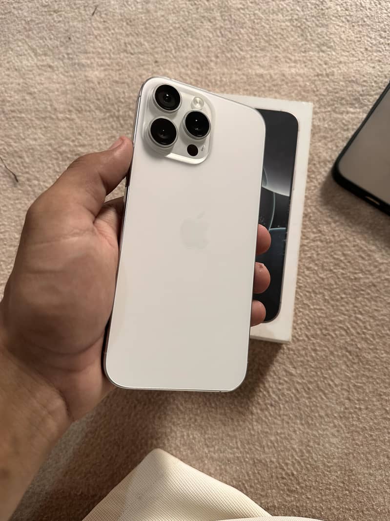 Apple iPhone 16 Pro Max 0