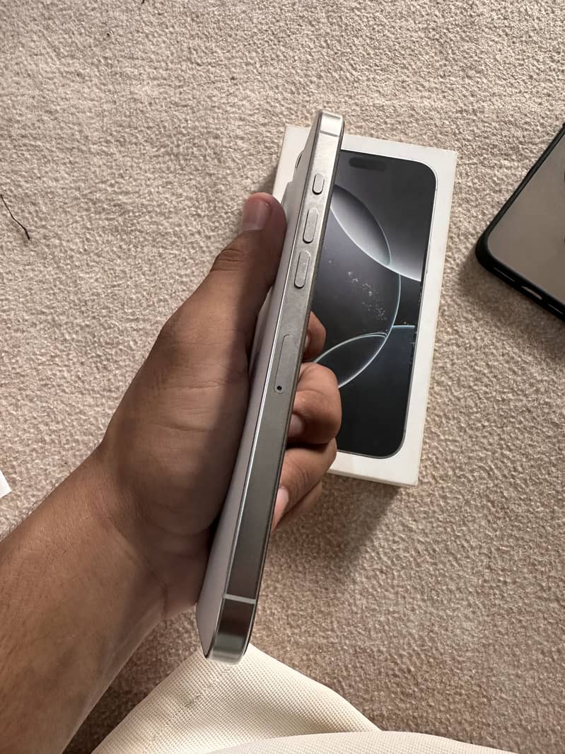 Apple iPhone 16 Pro Max 5