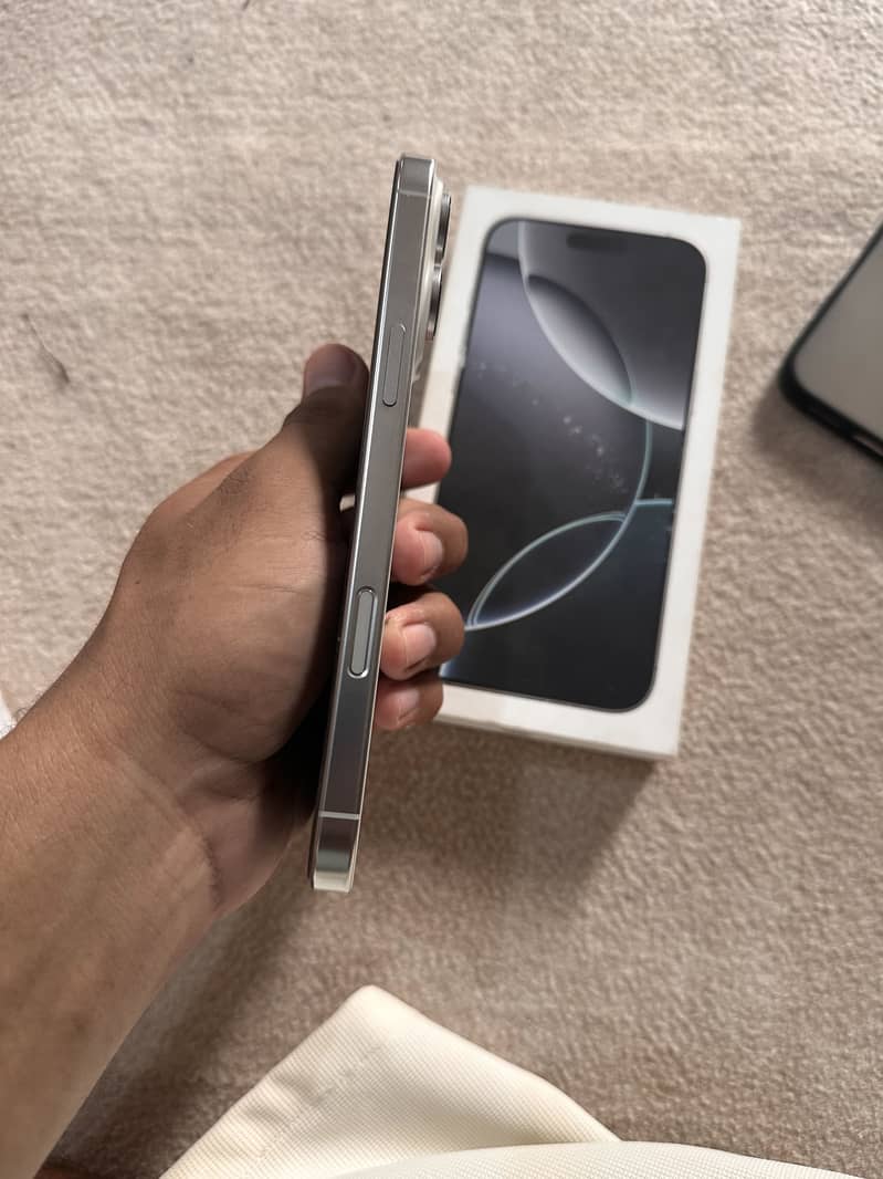 Apple iPhone 16 Pro Max 7
