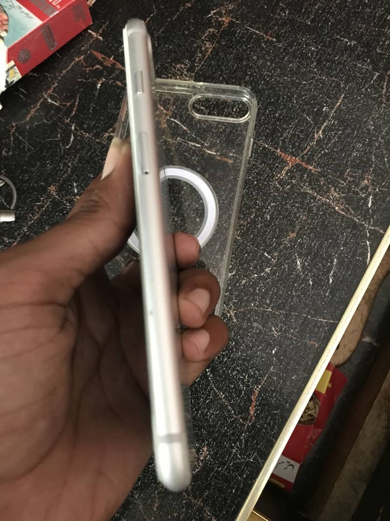 Apple iPhone 7 Plus 4
