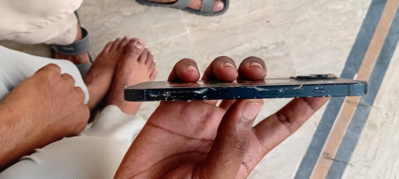 Apple iPhone 13 1