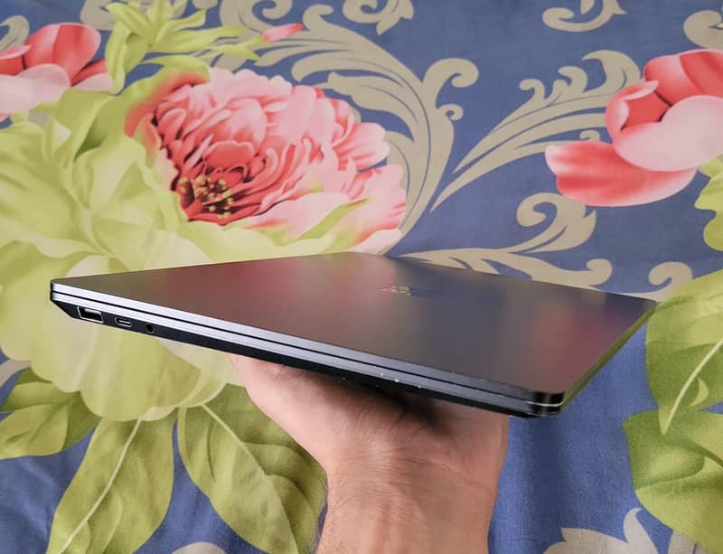 Microsoft surface laptop 11 Generation 4
