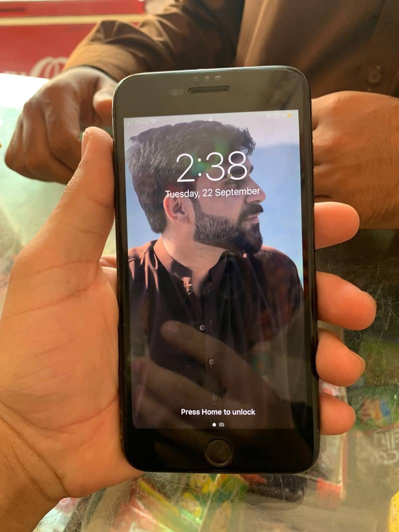Apple iPhone 7 Plus 2