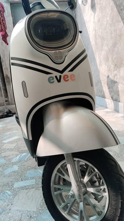 evee nisa electric scoty