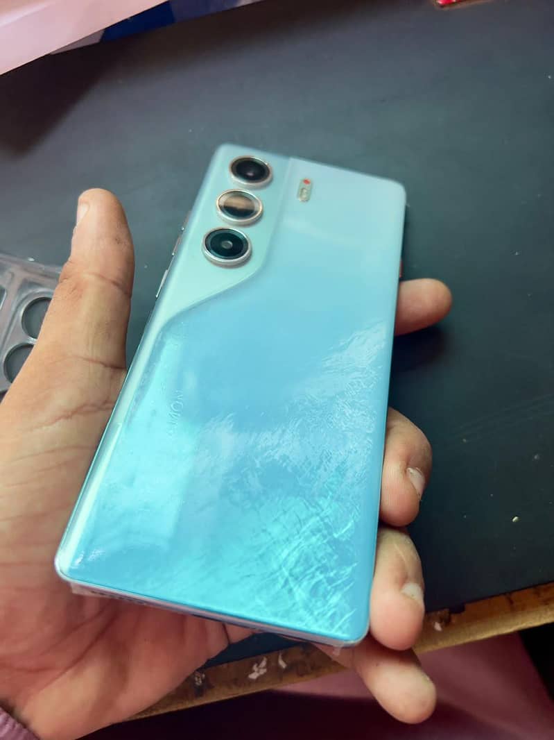 Tecno CAMON 40 Pro 0