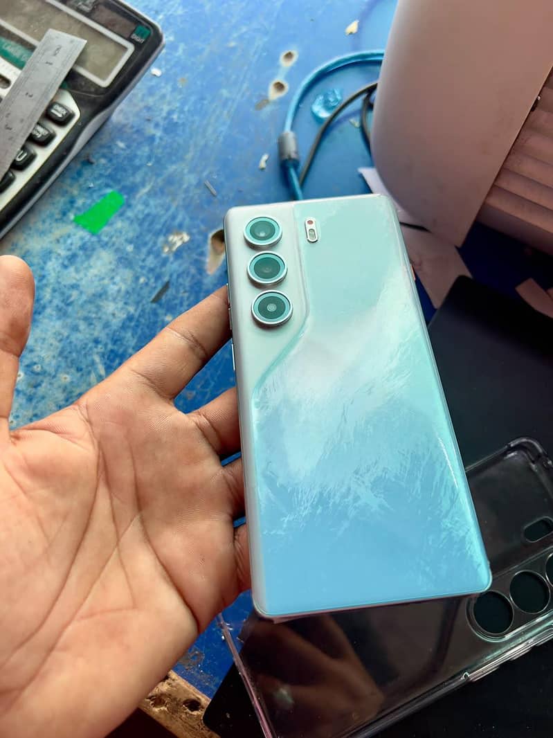 Tecno CAMON 40 Pro 1