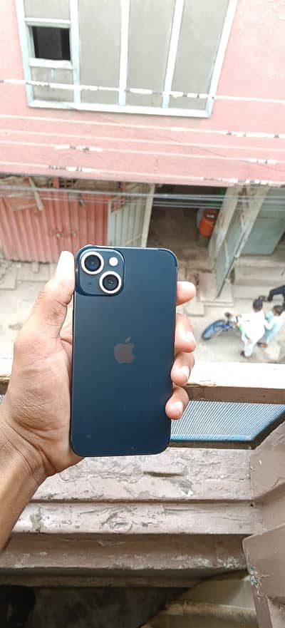Apple iPhone 13