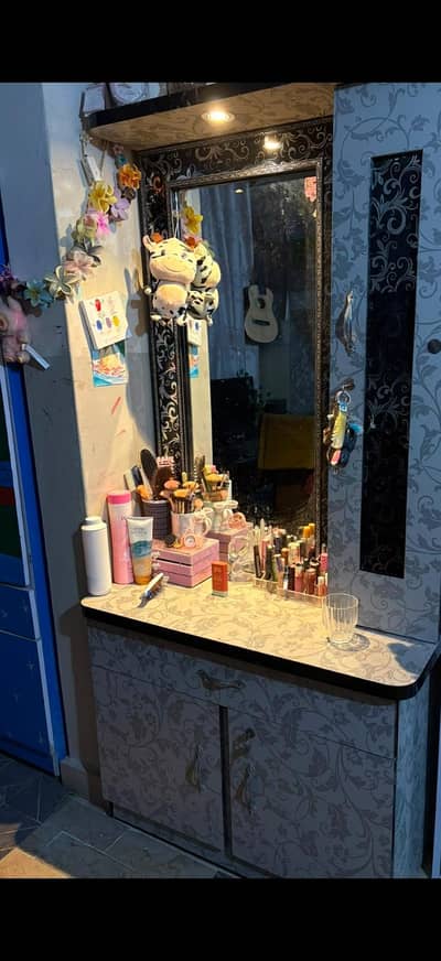 Dressing table