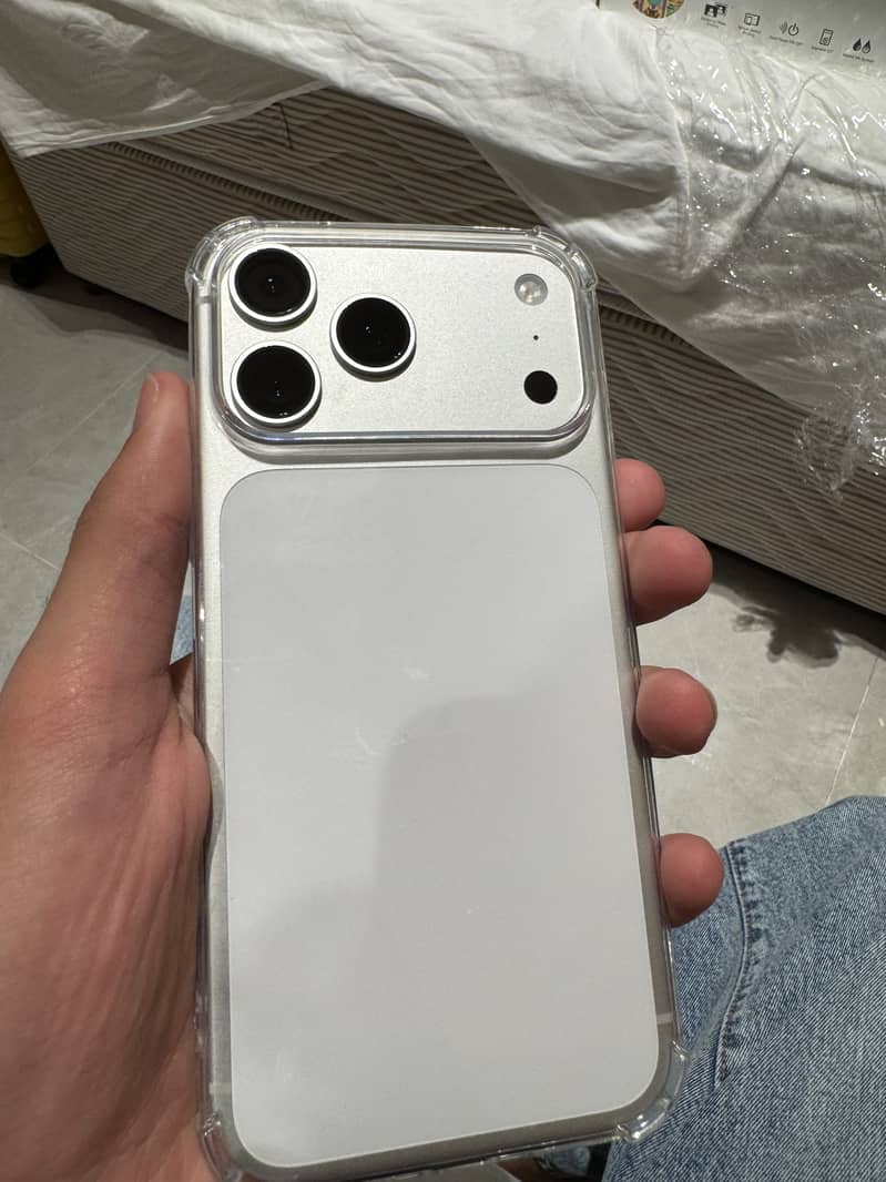 Apple iPhone 17 Pro Max 0