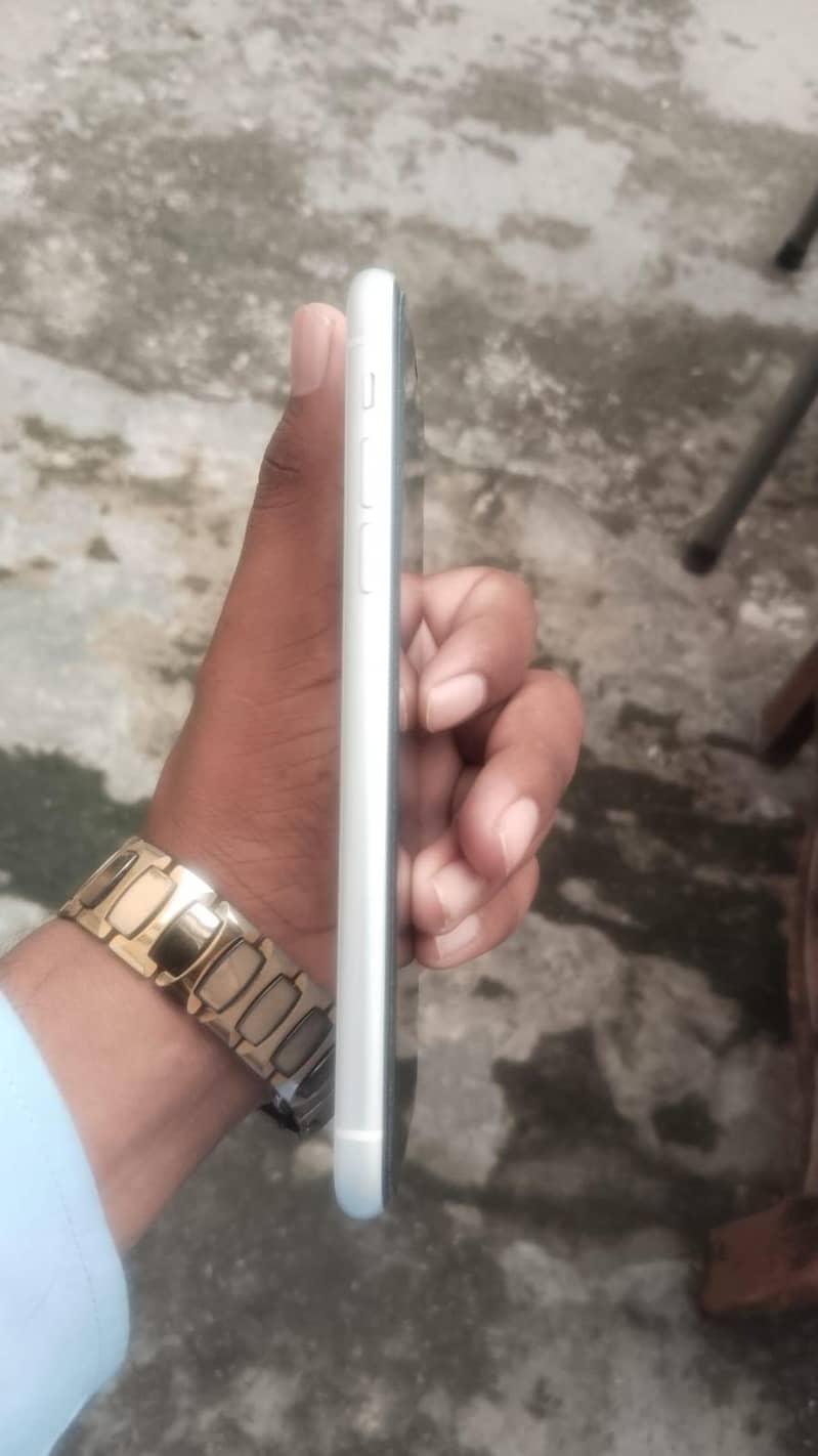 Apple iPhone XR 5