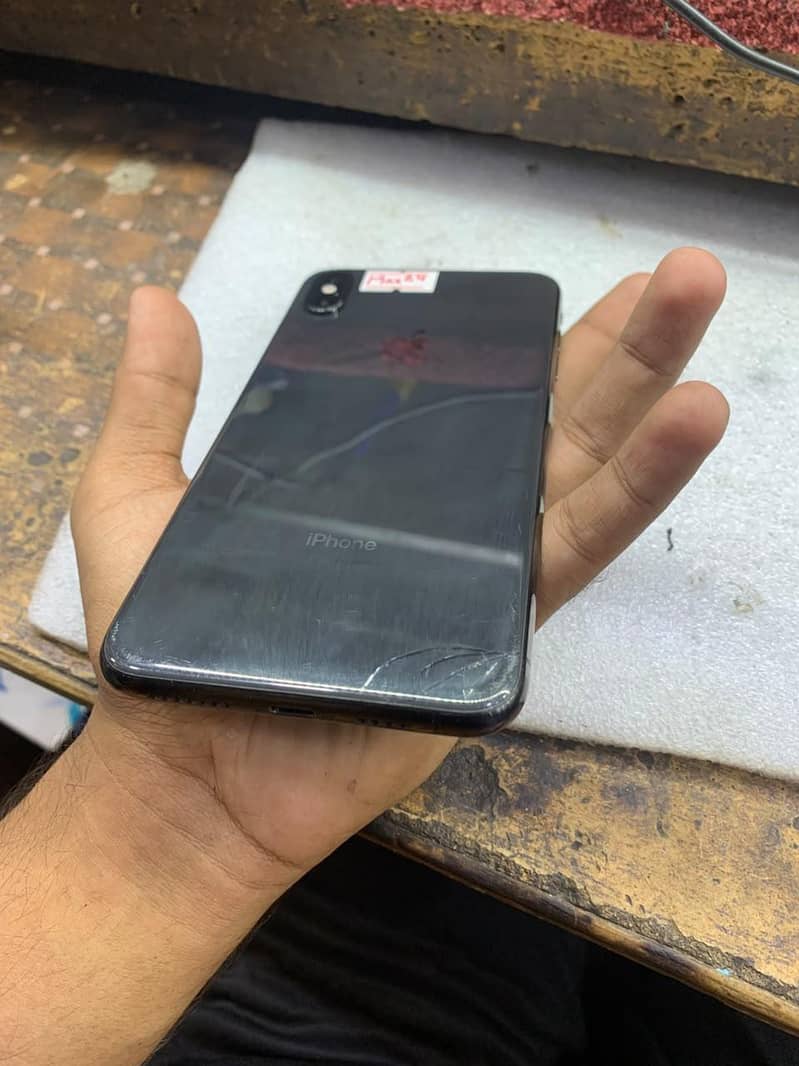 Apple iPhone XS Max 3