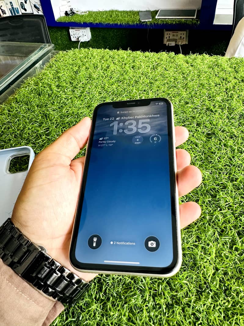 Apple iPhone 11 4