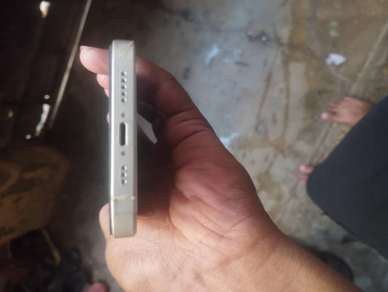 Apple iPhone 13 2
