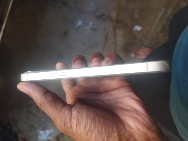 Apple iPhone 13 3