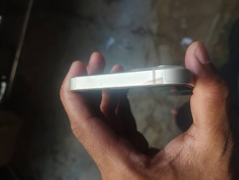 Apple iPhone 13 4