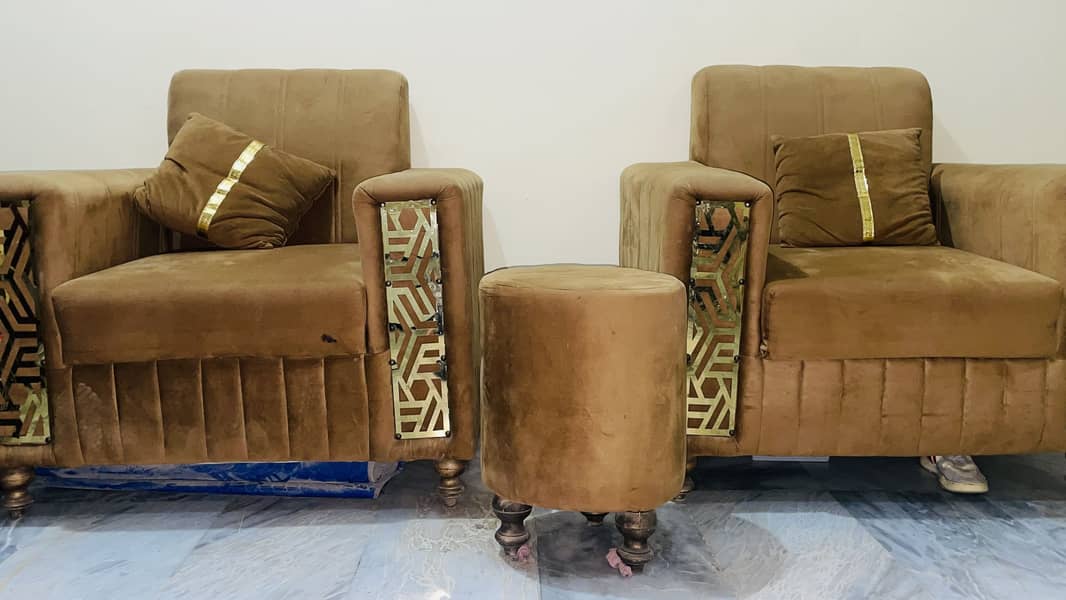 2 sofa with round table 2