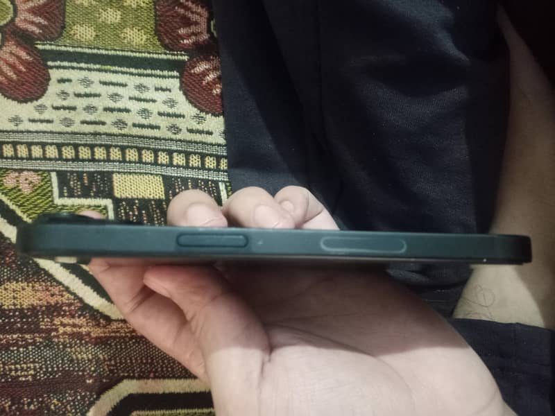 Apple iPhone 14 3