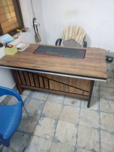 I em selling my office Table and chair