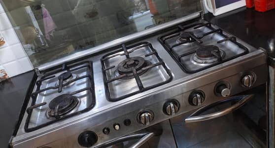 COOKING RANGE/ STOVE GOOD CONDITION