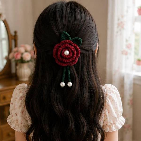 Flower hair clip by Crochet Rose – Pearl-centered floral accessory with leaves