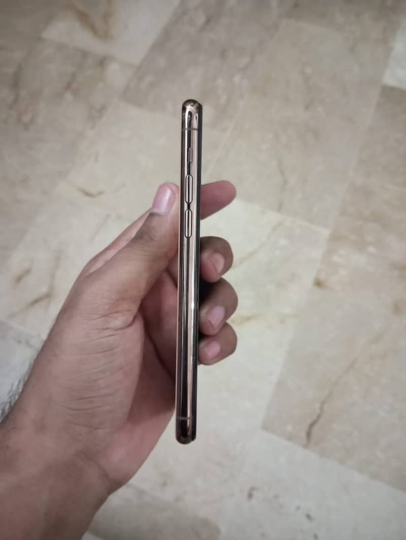 Apple iPhone 11 Pro 6