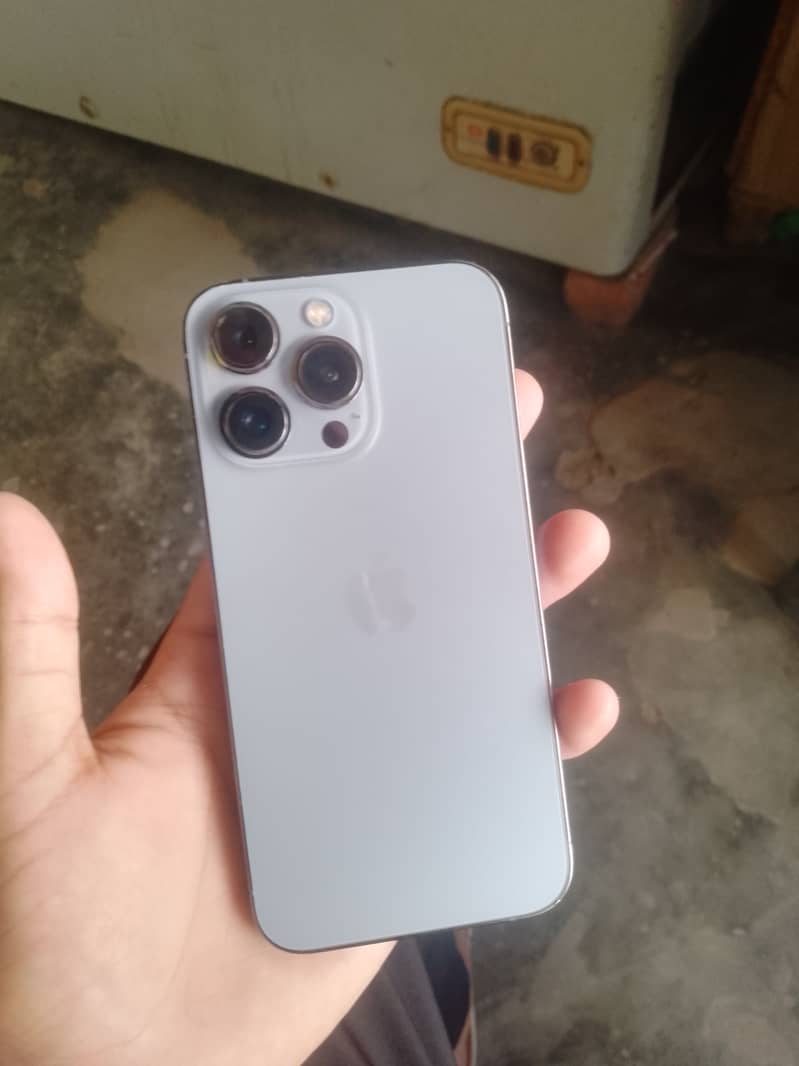 Iphine 13 pro 1
